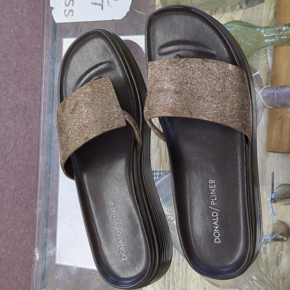 NWT Donald J. Pliner Gold and Brown Slide Sandals with Textured Strap - Picture 2 of 4